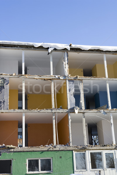 Uszkodzony apartamentu zimą architektury Błękitne niebo Zdjęcia stock © gemenacom