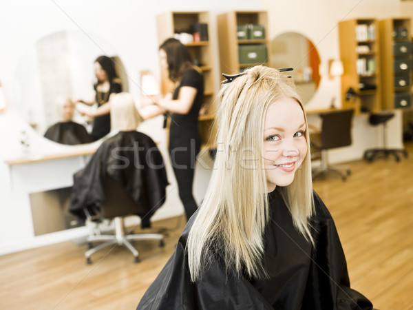 Dziewczyna młodych blond salon fryzjerski uśmiech Zdjęcia stock © gemenacom