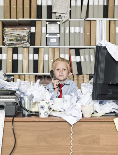 Jovem empresário homem de negócios telefone confuso escritório Foto stock © gemenacom