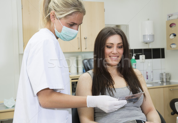 Uita Xray dentist pacient femei spital Imagine de stoc © gemenacom