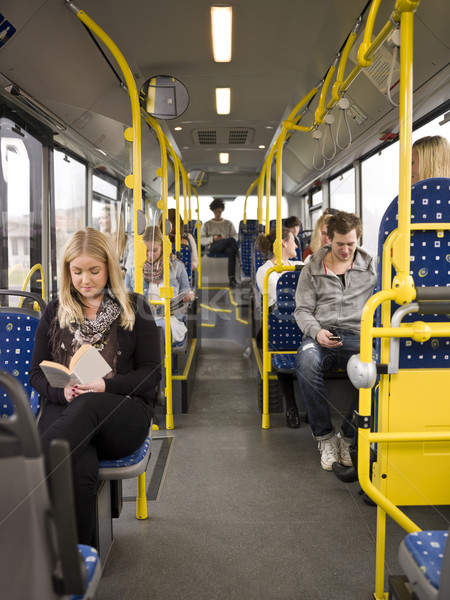 Emberek busz nagyobb csoport nők idő kommunikáció Stock fotó © gemenacom
