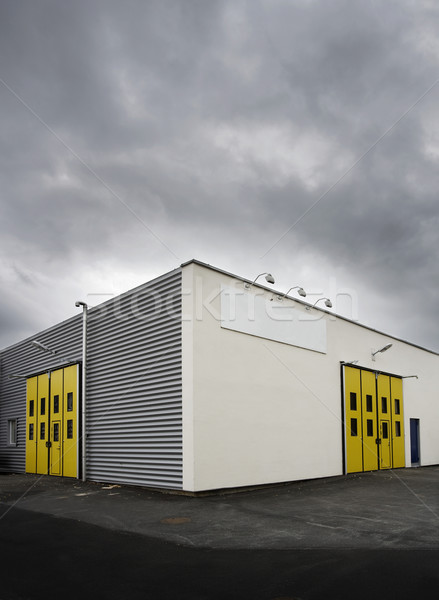 Almacén amarillo puertas anochecer puerta fábrica Foto stock © gemenacom