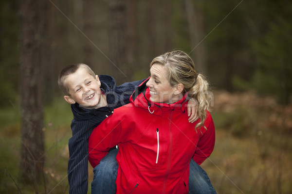 Anya fiú erdő család fa gyermek Stock fotó © gemenacom