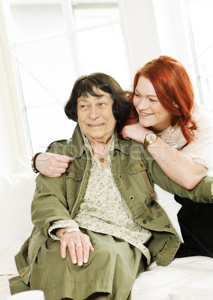 Bonding vrouwen jonge vrouw gelukkig grootmoeder familie Stockfoto © gemenacom