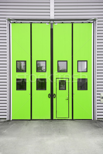 Zielone garaż drzwi magazynu budynku metal Zdjęcia stock © gemenacom