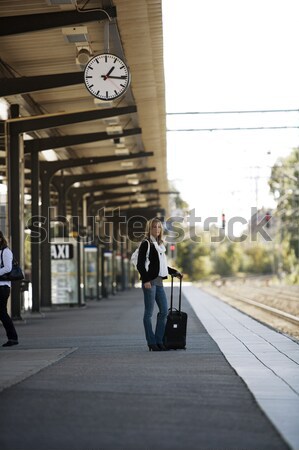 Frau Bahnhof Zug Reise Zeit Stock foto © gemenacom