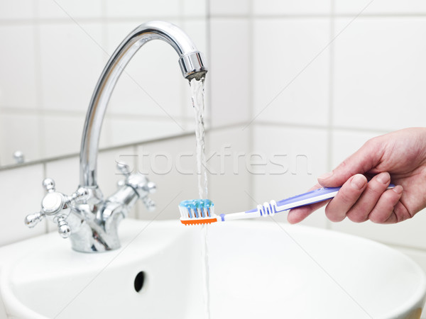 Foto stock: Escova · de · dentes · creme · dental · humanismo · banheiro · afundar