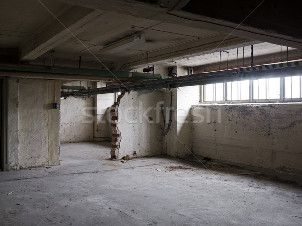 Elnyűtt üres raktár belső építkezés fal Stock fotó © gemenacom