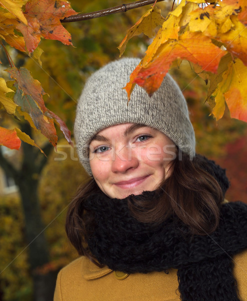 Automne fille jeune fille portrait environnement arbre [[stock_photo]] © gemenacom