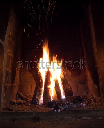 Feu de joie mise au point sélective feu lumière rouge [[stock_photo]] © gemenacom