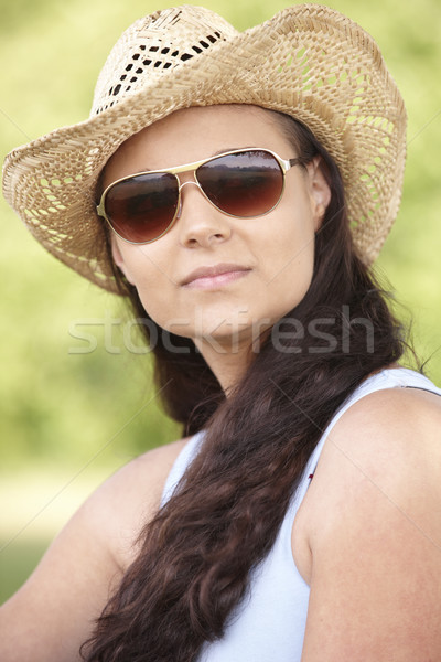 [[stock_photo]]: Fille · chapeau · lunettes · de · soleil · jeune · femme · séance
