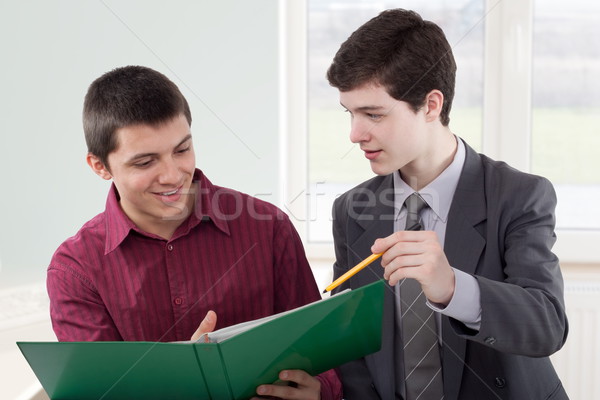 Projekt vita kettő fiatalok beszél üzlet Stock fotó © georgemuresan