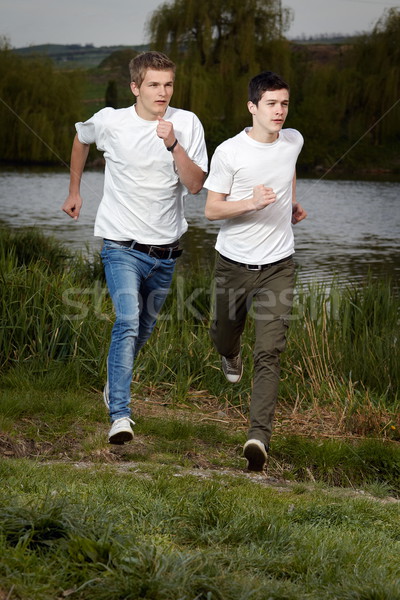 Jovem amigos corrida caber homens ao ar livre Foto stock © georgemuresan