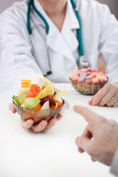 Lekarzy oferta leczenie owoców zdrowia tle Zdjęcia stock © georgemuresan