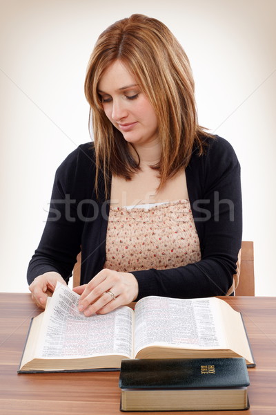 поиск молодые христианской женщину Библии Сток-фото © georgemuresan