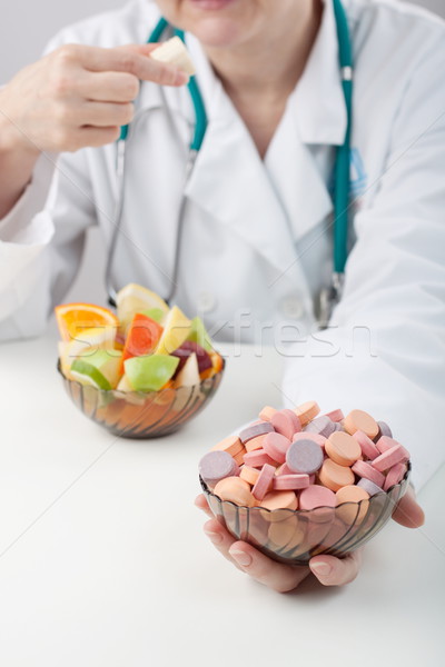 Médicos alternativa ofrecer vitaminas diario tratamiento Foto stock © georgemuresan