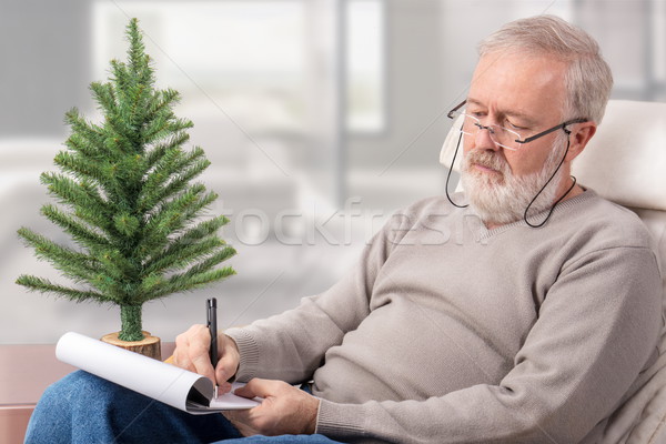 Dziadek zakupy listy zimą wakacje Zdjęcia stock © georgemuresan