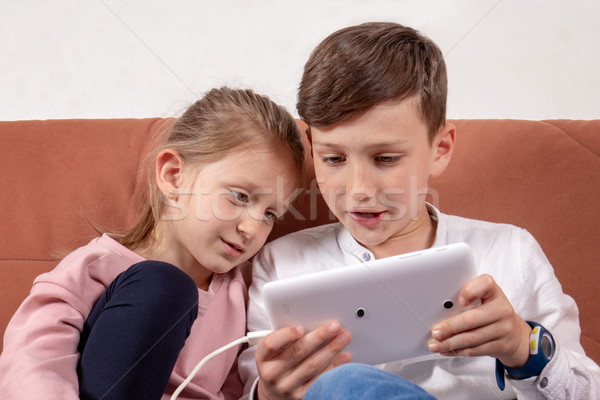 [[stock_photo]]: Deux · enfants · jouant · numérique · comprimé · fille · garçon