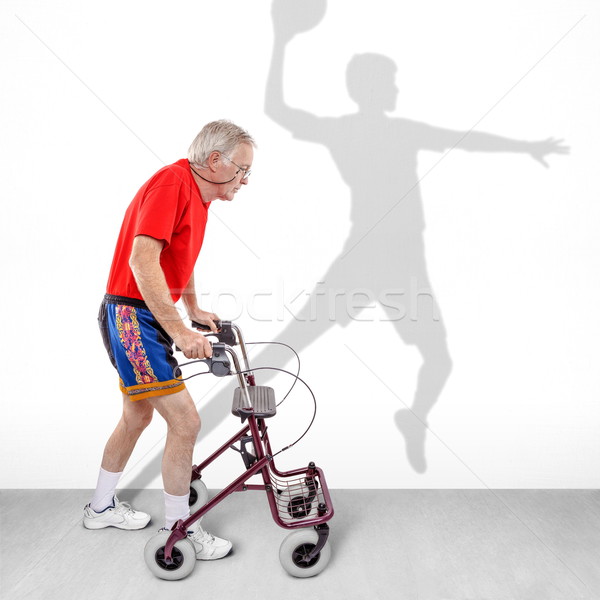 Jeugd schaduw ziek oude man lopen jonge Stockfoto © georgemuresan