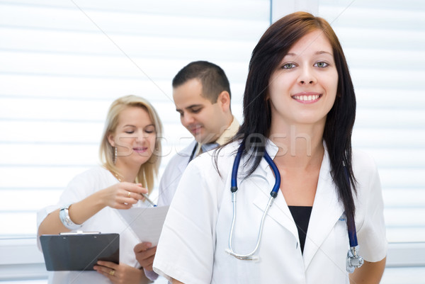 Retrato jovem enfermeira atrás colegas exclusivo Foto stock © Geribody