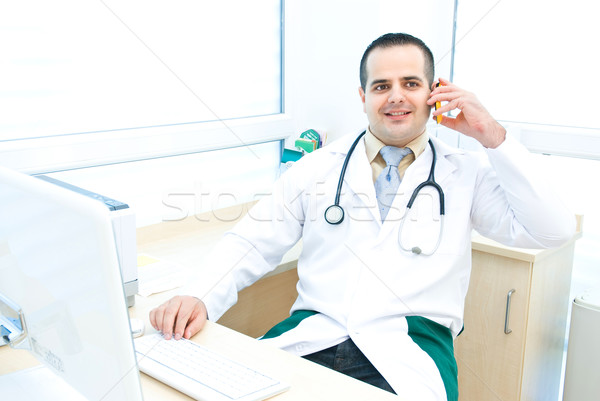 Lekarza telefonu mówić ekskluzywny kliniki pokój Zdjęcia stock © Geribody