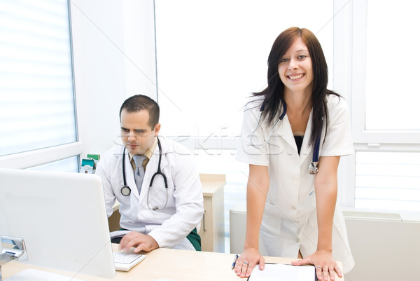 Boldog nővér mögött orvos dolgozik laptop Stock fotó © Geribody