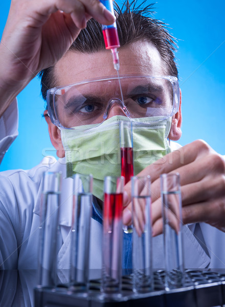 Laboratorium uitrusting man lab medische wetenschap Stockfoto © Geribody