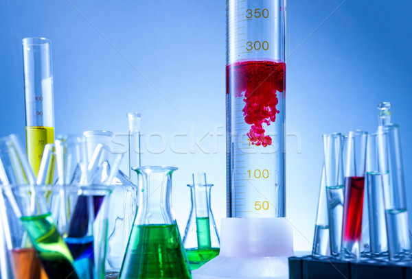 Zdjęcia stock: Laboratorium · wyposażenie · butelek · kolorowy · czerwony · płynnych
