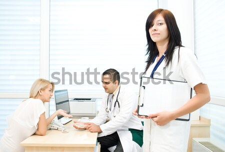 Pielęgniarki stetoskop pacjenta młodych biuro dziewczyna Zdjęcia stock © Geribody