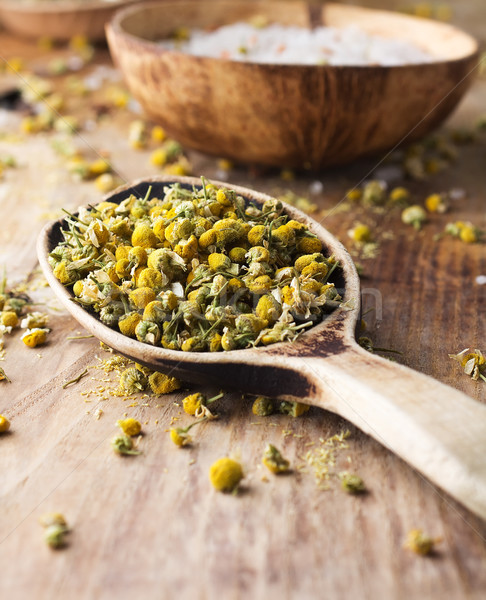 Homeopathische geneeskunde gedroogd kamille bloemen Stockfoto © gitusik