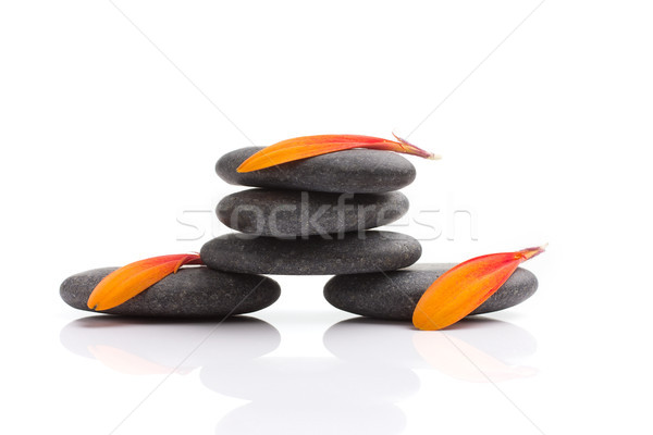Imagine de stoc: Spa · pietre · portocaliu · frunze · izolat · alb