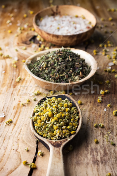 Homeopathische geneeskunde gedroogd kamille bloemen Stockfoto © gitusik