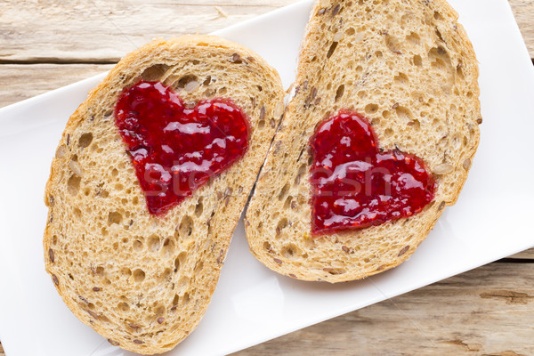 Grano rebanada pan atasco forma de corazón fresa Foto stock © gitusik