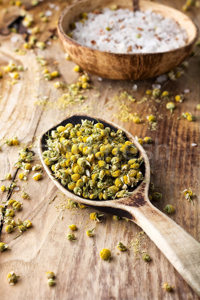 Homeopathische geneeskunde gedroogd kamille bloemen Stockfoto © gitusik