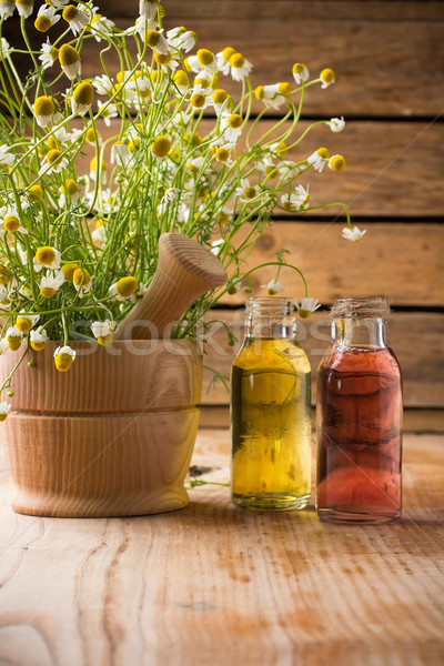 Foto stock: Manzanilla · flores · superficie · aromaterapia · petróleo