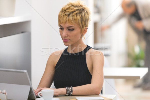 美麗 商界女強人 工作的 咖啡館 忙碌 女子 商業照片 © Giulio_Fornasar