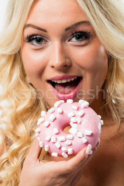 Mujer feliz comer rosa buñuelo comer Foto stock © Giulio_Fornasar