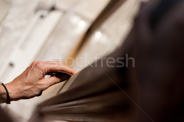 Kéz nő berendezési tárgyak kezek csináld magad munka Stock fotó © Giulio_Fornasar