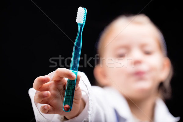 Jeune fille brosse à dents caméra bleu plastique [[stock_photo]] © Giulio_Fornasar