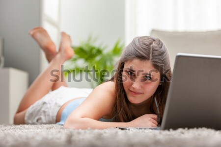 устрашающий красивая девушка чтение что-то ноутбук счастливым Сток-фото © Giulio_Fornasar
