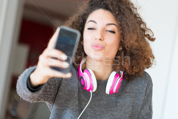 Sexy zmysłowy młoda kobieta telefonu komórkowego w górę Zdjęcia stock © Giulio_Fornasar
