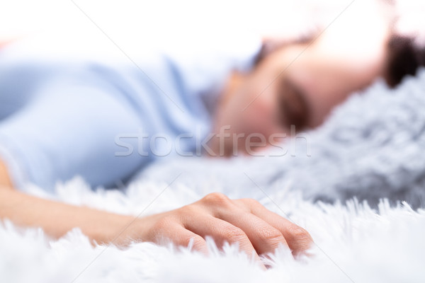 Foto stock: Dulces · sueños · peludo · almohadas · persona · dormir · manta