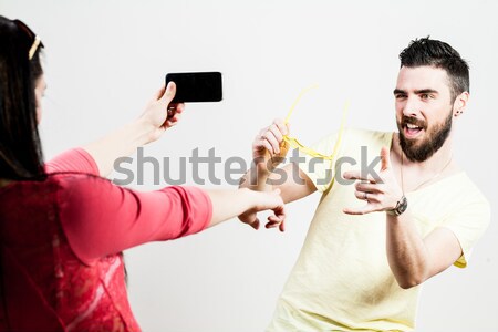 Pareja toma móviles fotografías smartphones sonrisa Foto stock © Giulio_Fornasar