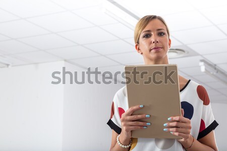 серьезный деловая женщина таблетка оба рук Сток-фото © Giulio_Fornasar