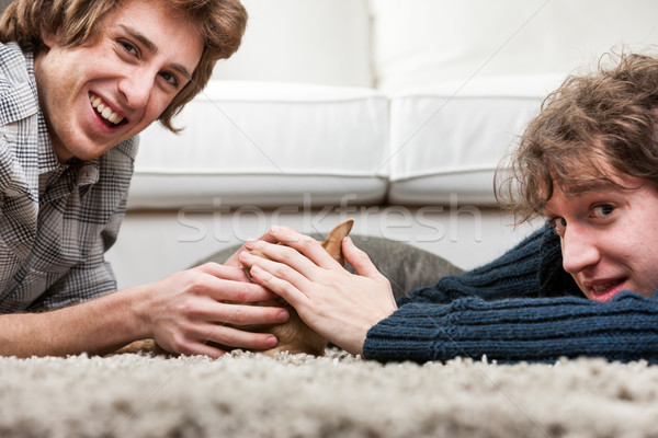 Stockfoto: Twee · jonge · mannen · weinig · hond · samen · alle