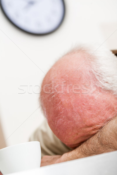 Foto stock: Testa · braço · adormecido · senior · cansado · homem
