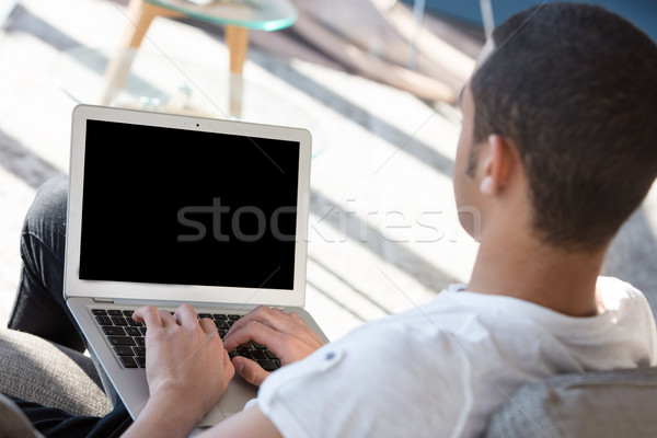 Mann eingeben Laptop Rückansicht jungen schwarzen Mann Stock foto © Giulio_Fornasar