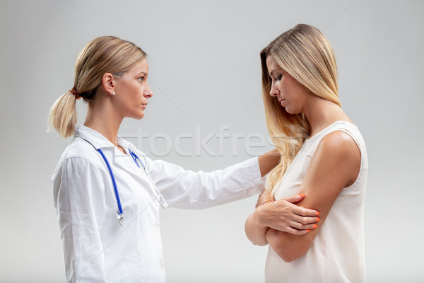 Komoly nő orvos mutat empátia fiatal Stock fotó © Giulio_Fornasar