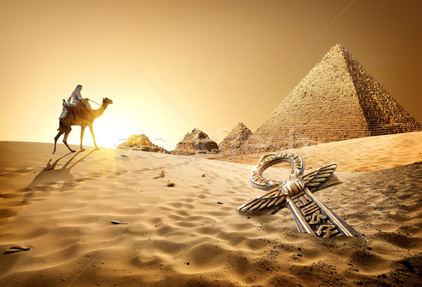 Foto stock: Pirâmides · camelo · céu · sol · paisagem · deserto