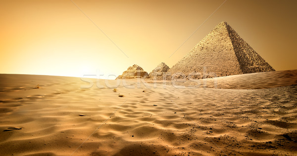 Piramidy piasku egipcjanin pustyni niebo Zdjęcia stock © Givaga